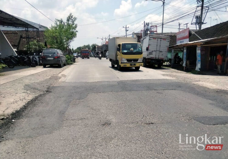 Sambut Kedatangan Presiden Jalan Provinsi di Blora Auto Mulus