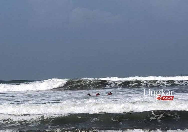 3 Wisatawan Terseret Ombak di Pantai Parangtritis 1 Orang Hilang