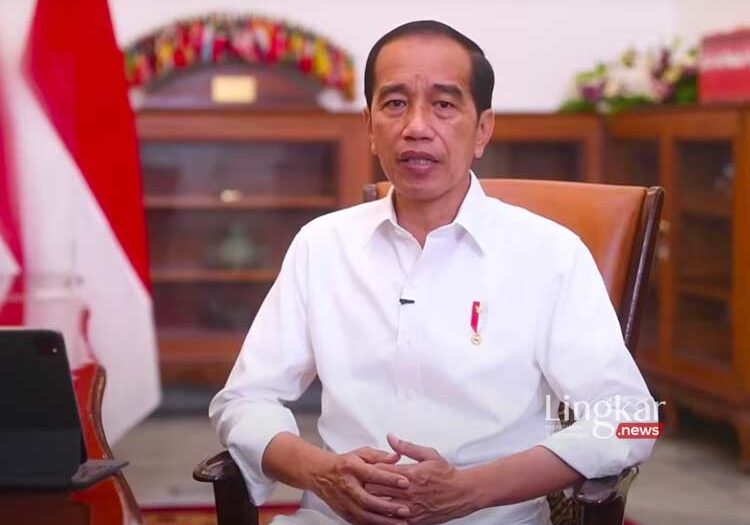 Presiden Jokowi Cek Jalan Rusak yang Viral di Lampung Hari Ini