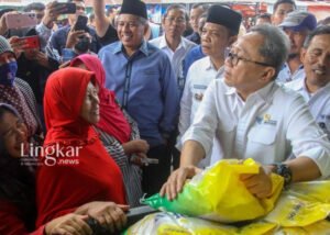 Mendag Zulhas Klaim Stok Beras Aman Meski Harga Turun Tipis