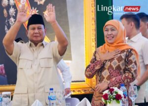 Calon Presiden Prabowo Subianto kiri bersama Dewan Pembina Tim Kampanye Nasional TKN Khofifah Indar Parawansa
