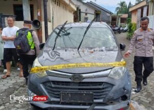 balon udara jatuh rusak mobil dan rumah di magelang