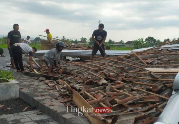 Antisipasi Angin Kencang Warga Sleman Diimbau Cek Konstruksi Bangunan