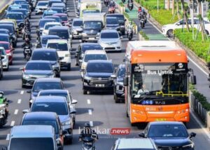 Studi Terbaru Truk Jadi Penyumbang Terbesar Polutan di Jakarta