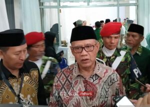 Haedar Nashir diwawancarai wartawan