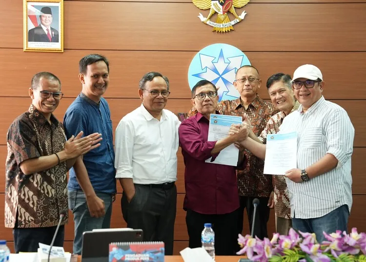 Disaksikan Dewan Pers, 2 Ketum PWI Sahkan Panitia Bersama Kongres Persatuan 1 result WhatsApp Image 2025 06 13 at 18.14.03