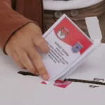 pemilih-memasukkan-surat-suara-pilkada