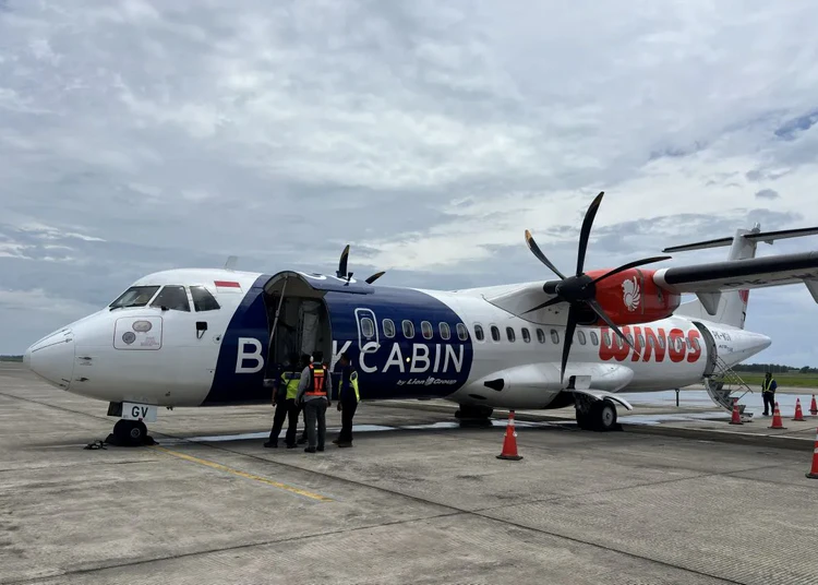 pesawat-wings-air-di-bandara-husein-sastranegara-di-bandung-dengan-rute-tujuan-bandara-yogyakarta-international-airport
