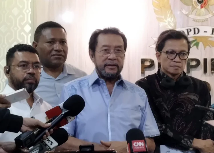 wakil-ketua-dpd-ri-yorrys-raweyai-dan-direktur-eksekutif-amnesty-international-indonesia-usman-hamid