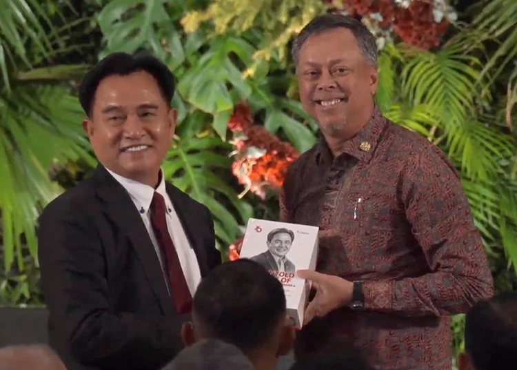 yusril-luncurkan-delapan-buku-rekam-jejak-70-tahun-perjalanan-hidup