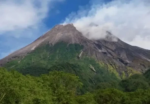asap-solfatara-gunung-merapi