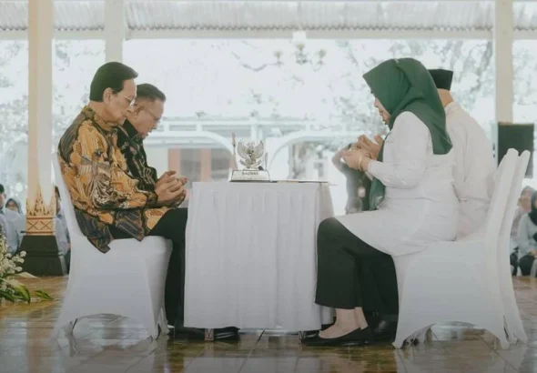 gubernur-diy-sultan-hb-x-serahkan-zakat-melalui-baznas