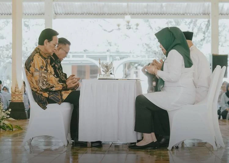 gubernur-diy-sultan-hb-x-serahkan-zakat-melalui-baznas