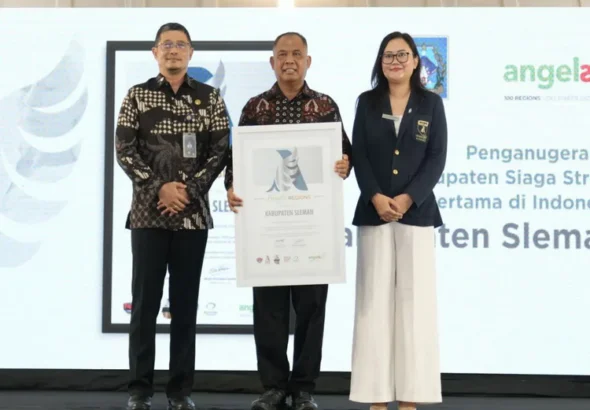 bupati-sleman-harda-kiswaya-menerima-piagam-predikat-kabupaten-siaga-stroke-pertama