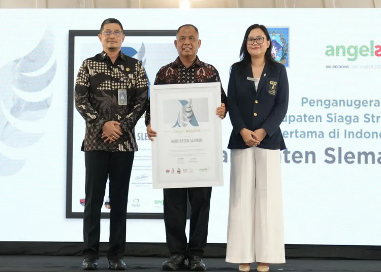 bupati-sleman-harda-kiswaya-menerima-piagam-predikat-kabupaten-siaga-stroke-pertama