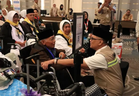 menhaj-irfan-yusuf-lepas-jemaah-haji-kloter-8-embarkasi-yogyakarta
