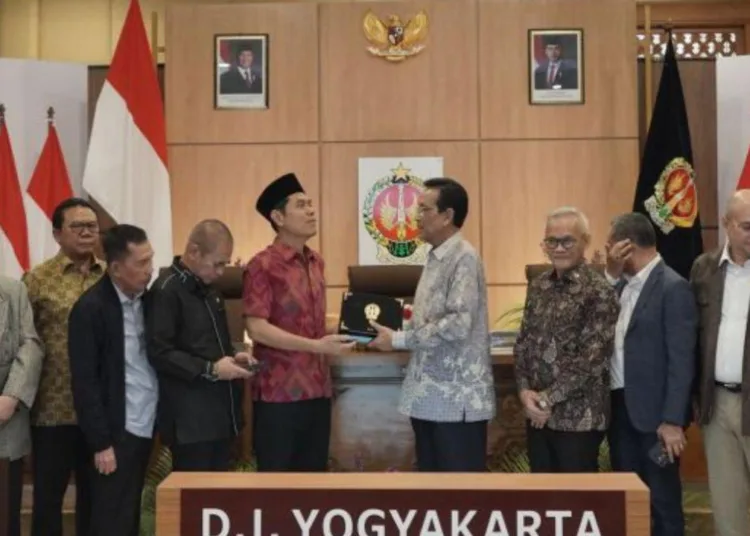 Komisi-II-DPR-perdalam-implementasi-pelaksanaan-UU-Keistimewaan-DIY-750x536-1