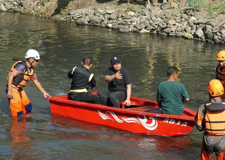 wali-kota-yogyakarta-uji-coba-perahu-motor-tempel-sungai-winongo-750x536-1