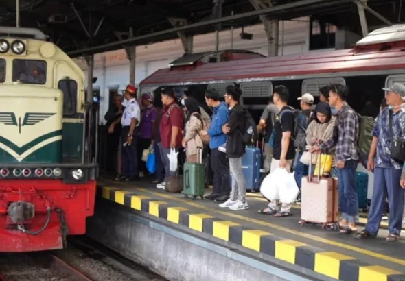 Daop-6-sebut-218-ribu-penumpang-manfaatkan-subsidi-tarif-libur-sekolah-750x536-1