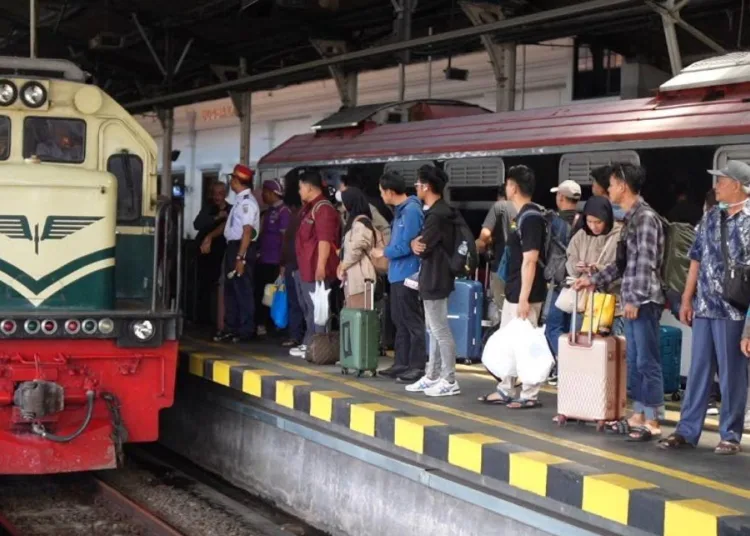 Daop-6-sebut-218-ribu-penumpang-manfaatkan-subsidi-tarif-libur-sekolah-750x536-1