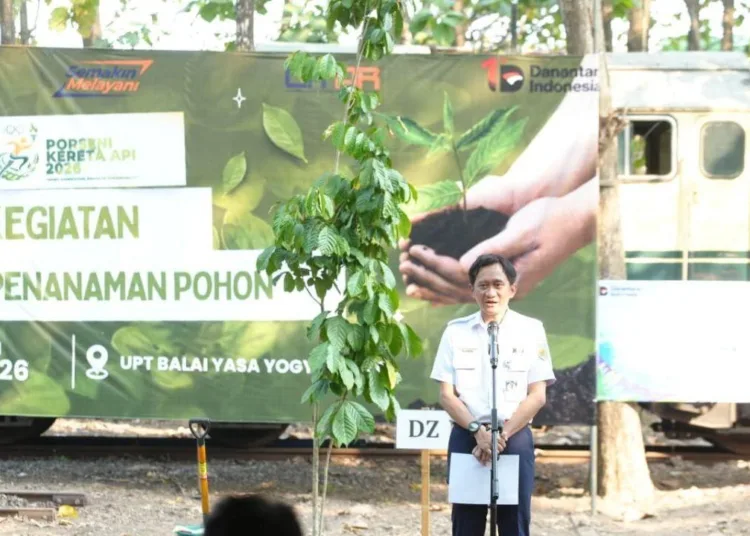 KAI-Tanam-25-Pohon-di-Balai-Yasa-Yogyakarta-Total-99785-Pohon-Sejak-2022-750x536-1