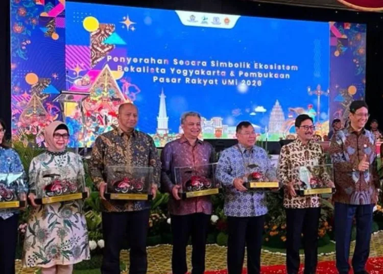 Pegadaian-dorong-green-tourism-di-Yogyakarta-lewat-Program-Becak-Kayuh-Listrik-750x536-1