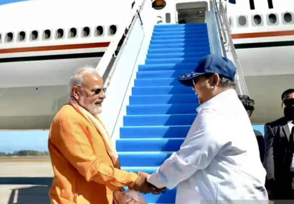 Presiden-Prabowo-lepas-kepulangan-PM-Modi-di-Bandara-YIA-Yogyakarta-1-750x536-1