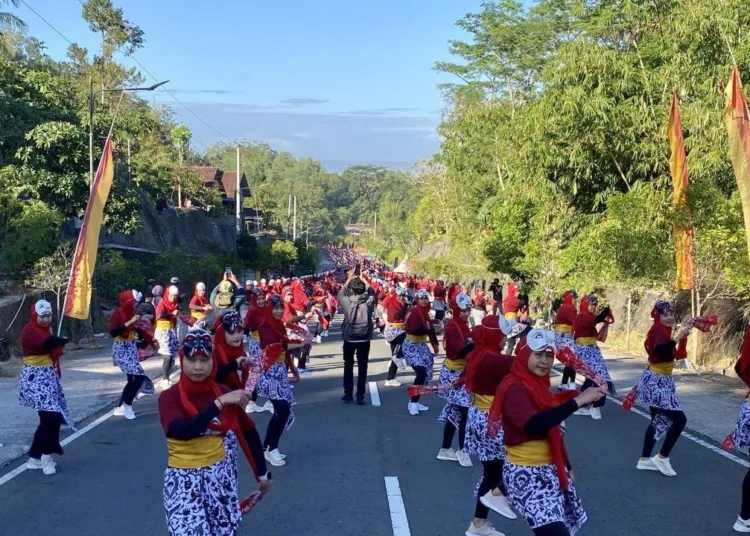 Senam-Kreasi-Penthul-Tembem-Gunungkidul-cetak-rekor-MURI-hingga-dunia-750x536-1