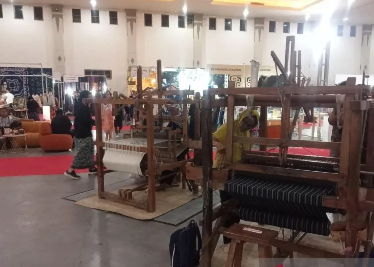 Sultan-Pameran-Inacraft-jadi-jembatan-kerajinan-menuju-pasar-global-750x536-1