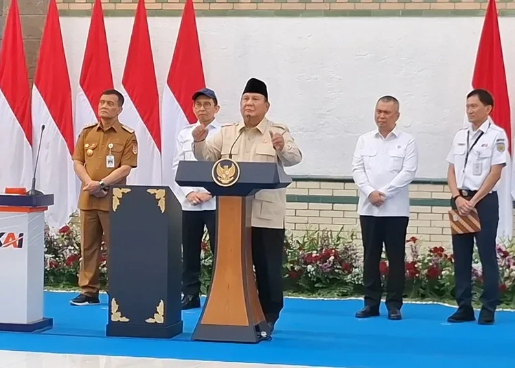 prabowo-berpidato-saat-resmikan-revitalisasi-stasiun-semarang-tawang-1-750x536-1