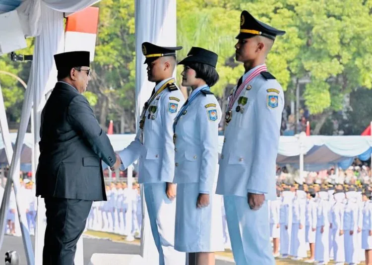 prabowo-lantik-pamong-praja-muda-ipdn-750x536-1