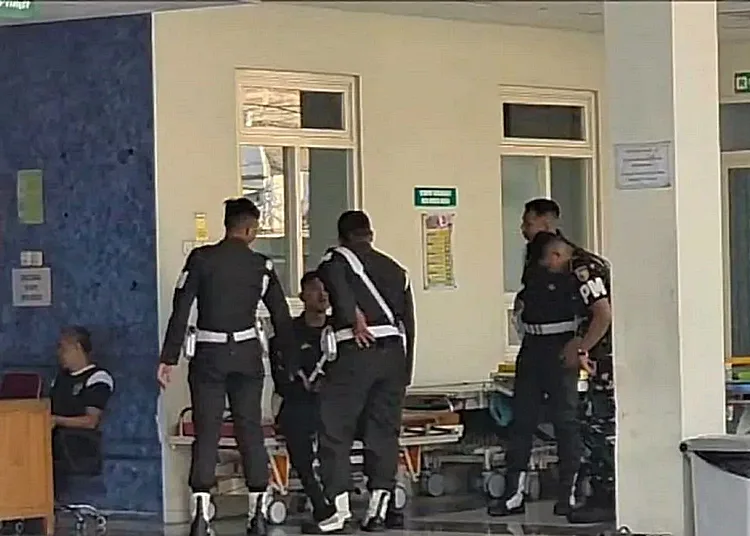 tni-bersiaga-di-rsud-usai-insiden-ledakan-gupusmu-madiun-750x536-1