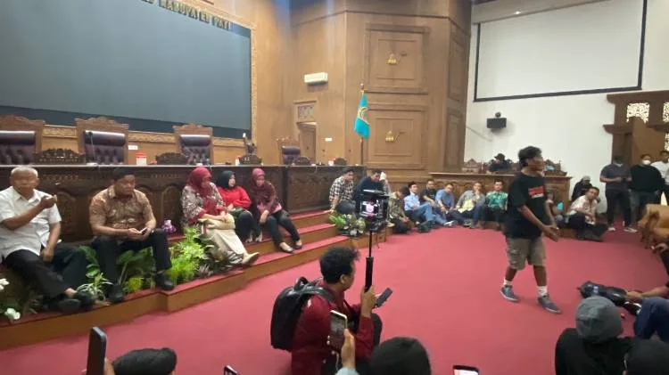 AMPB-Minta-50-Anggota-DPRD-Pati-Dengarkan-Aspirasi-Plt-Bupati-Tak-Beri-Komentar_6a7de1ea9e90b
