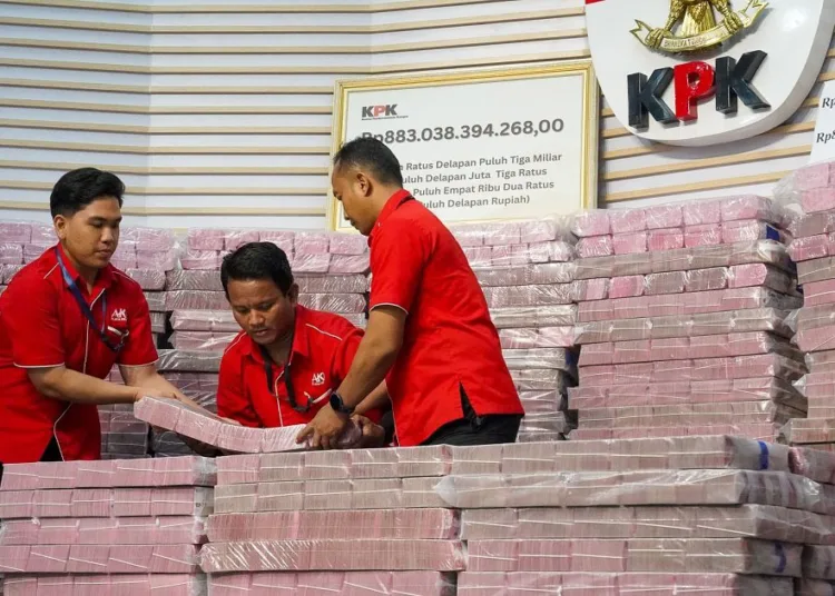 KPK-Serahkan-Barang-Rampasan-Negara-kepada-PT-Taspen-Senilai-Rp883-Miliar-image_large-750x536-1