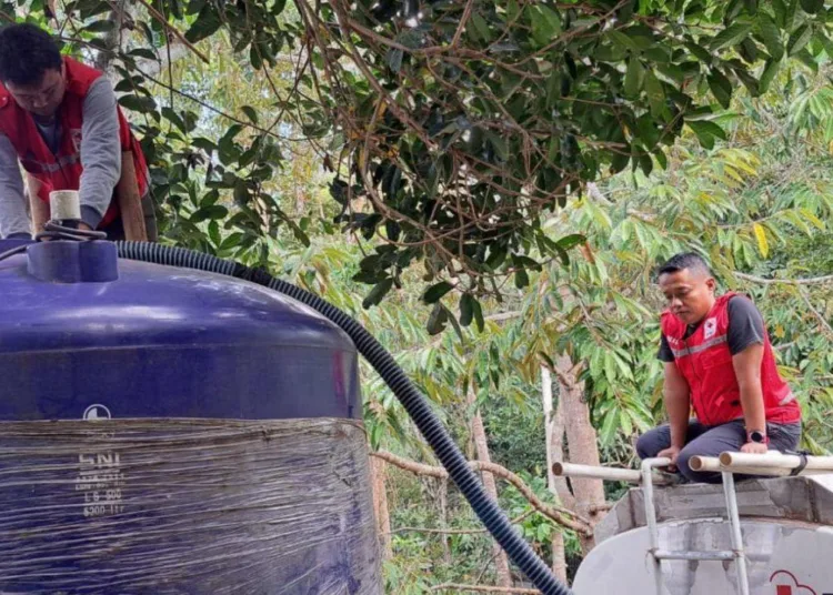 PMI-DIY-distribusikan-air-bersih-149000-liter-ke-wilayah-kekeringan-750x536-1