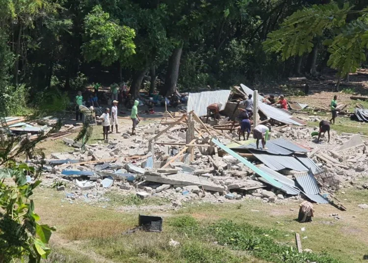 UMY-salurkan-bantuan-dan-mobilisasi-mahasiswa-bantu-korban-gempa-NTT-750x536-1