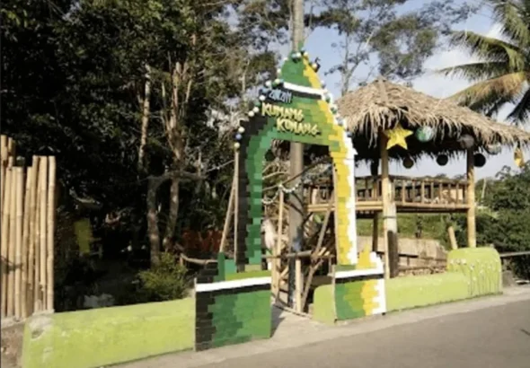 kebangkitan-destinasi-berbasis-desa-strategi-revitalisasi-dan-rebranding-wisata-taman-kunang-kunang-sumberrejo-1789282262-1-750x536-1