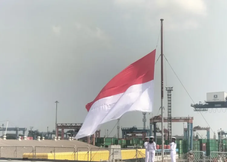 pengibaran-bendera-merah-putih-di-kri-sriwijaya-100-750x536-1