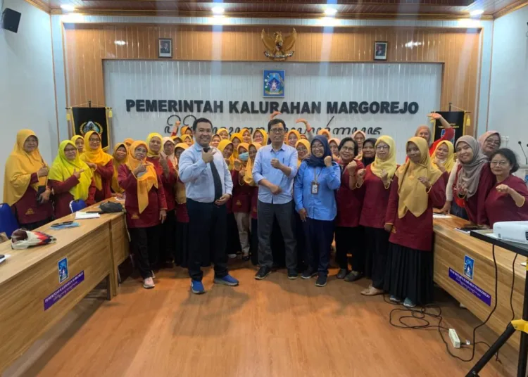 posyandu-naik-kelas-transformasi-lembaga-kemasyarakatan-desa-dalam-mengawal-enam-bidang-layanan-dasar-di-kalurahan-margorejo-1790083819-1-750x536-1