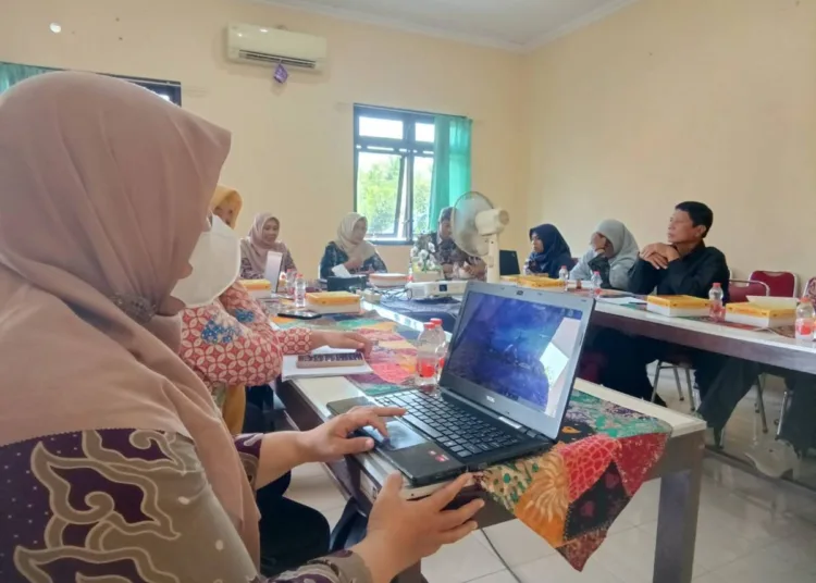 bimtek-pengadaan-barang-dan-jasa-di-kapanewon-sentolo-1792455475-1-750x536-1