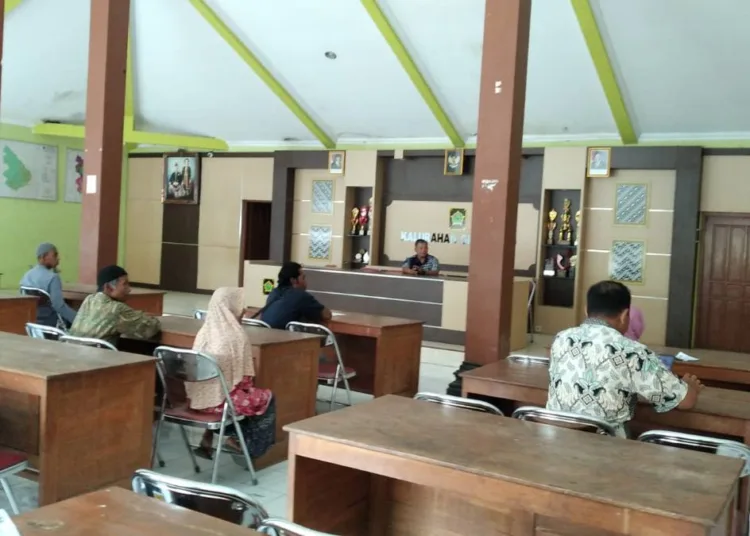 bumdes-binangun-mandiri-giripurwo-salurkan-blt-dana-desa-triwulan-iv-tahun-2026-kepada-warga-1791517670-1-750x536-1