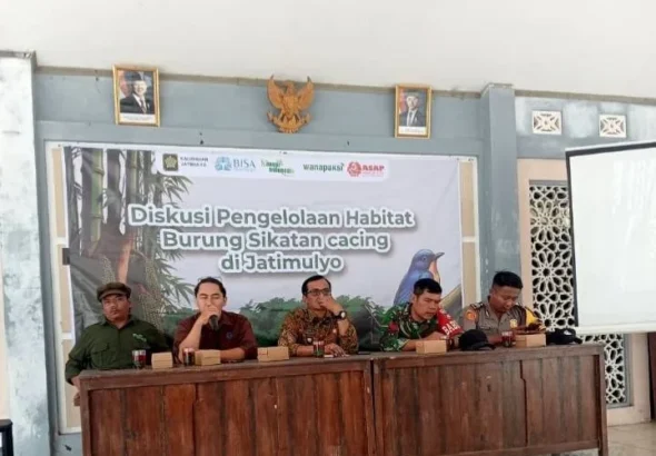 diskusi-pengelolaan-habitat-burung-sikatan-cacing-di-jatimulyo-1792394660-1-720x536-1