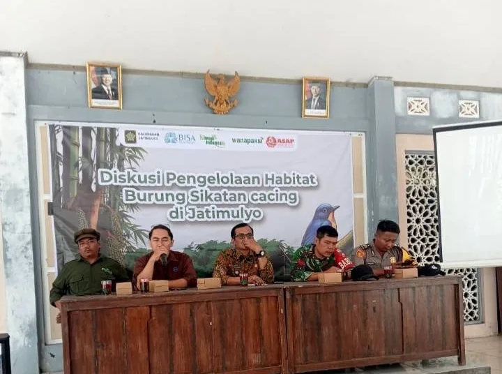 diskusi-pengelolaan-habitat-burung-sikatan-cacing-di-jatimulyo-1792394660-1-720x536-1