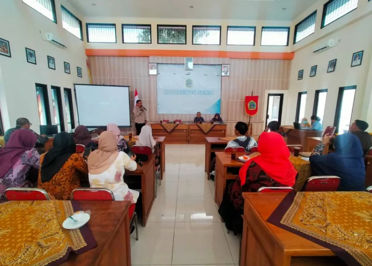 membangun-kemandirian-dari-desa-catatan-inspiratif-sosialisasi-pengembangan-ekonomi-kerakyatan-di-kalurahan-semin-1791785236-1-750x536-1