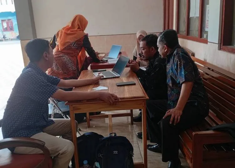 pendampingan-pembelajaran-mandiri-e-hdw-learning-di-kalurahan-sidomulyo-1792999521-1-1