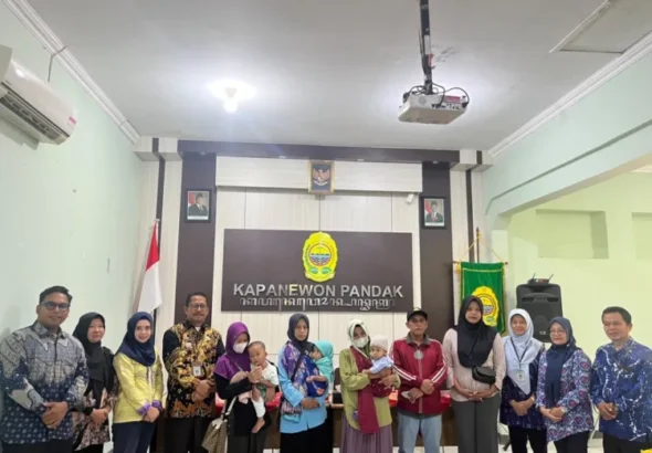 penyerahan-barang-bantuan-untuk-pengentasan-anak-stunting-1791882578-1-750x536-1