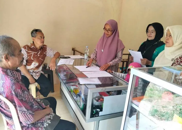pld-bersama-kawat-projo-lakukan-monitoring-penyaluran-blt-dana-desa-triwulan-iv-di-purwosari-1792132786-1-1