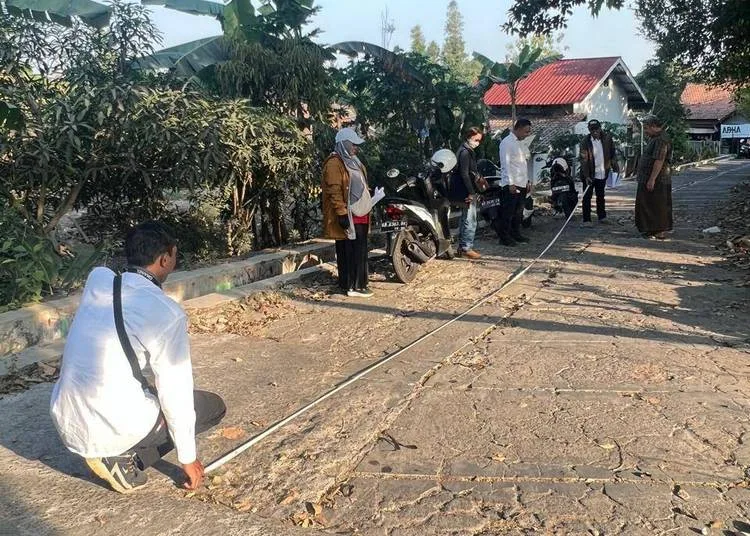 tim-verifikasi-tuntaskan-pemeriksaan-rkp-kalurahan-ambarketawang-2027-usulan-pembangunan-dicermati-hingga-lapangan-1790923463-2-1